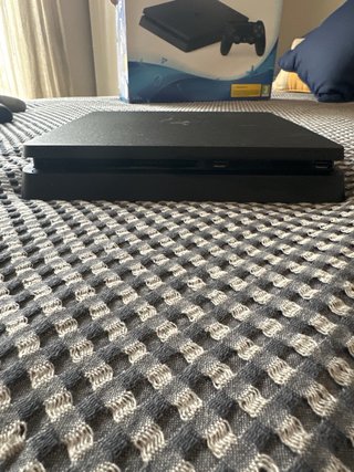 PS4 (PlayStation 4) + 2 mandos + caja