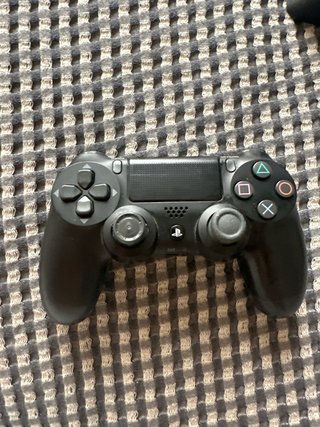 PS4 (PlayStation 4) + 2 mandos + caja