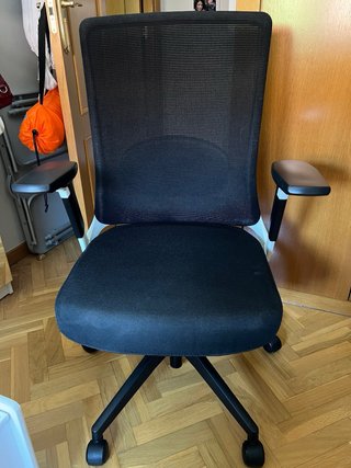 Silla de oficina Actiu ergonómica
