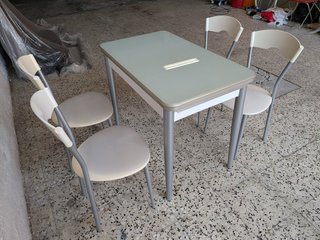 Mesa y 4 Sillas Cocina