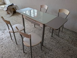 Mesa y 4 Sillas Cocina