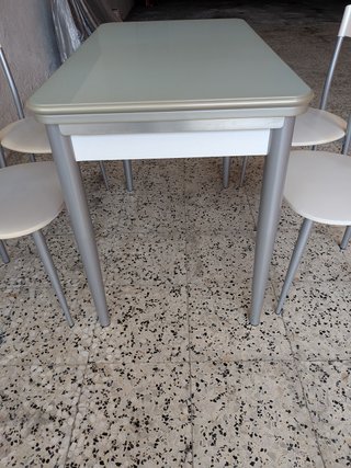 Mesa y 4 Sillas Cocina