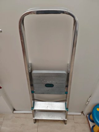 Escalera aluminio plegable 3 peldaños