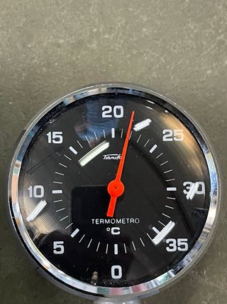 Portalápices de aluminio con termómetro vintage