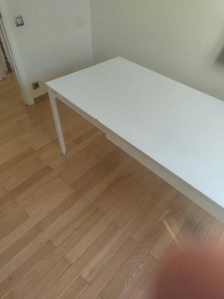 Mesa extensible blanca de madera