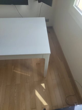 Mesa extensible blanca de madera