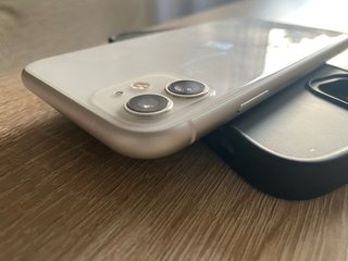 iPhone 11 Bianco 64GB + Powerbank + Caricabatterie