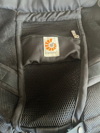 Mochila Ergobaby Adapt Negra como nueva