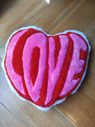 Cojín Corazón LOVE Tufting Lana Hecho a Mano