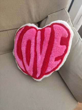 Cojín Corazón LOVE Tufting Lana Hecho a Mano