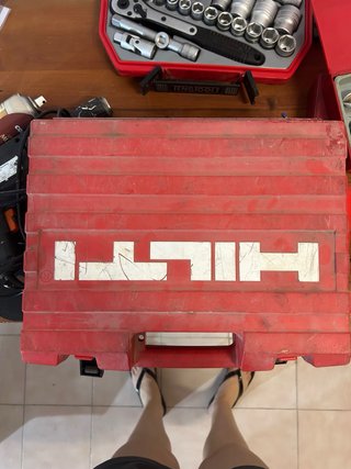 Taladro Hilti SF 120-A con cargador SFC 7/18