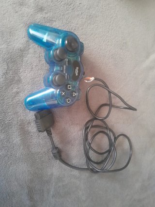 Mando de videojuegos negro