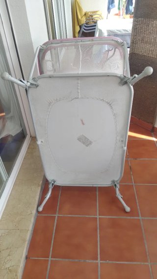 Parque para bebés con estampado de cupcakes