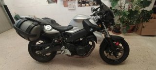 BMW F800R Plata y Negra