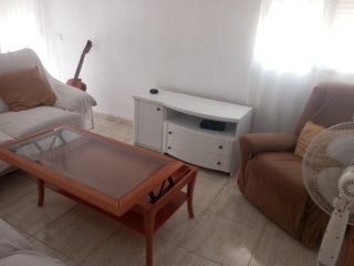 Conjunto de salón: Sofá, sillón y mesa