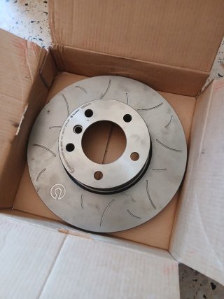Pastillas y discos Brembo nuevos P 06 036