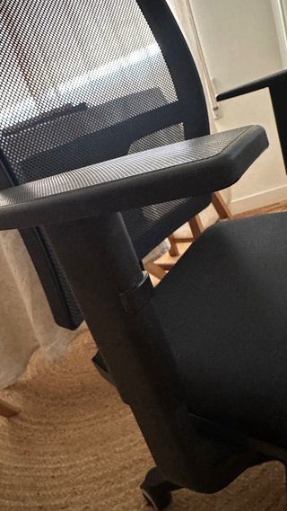 Silla de oficina ergonómica negra