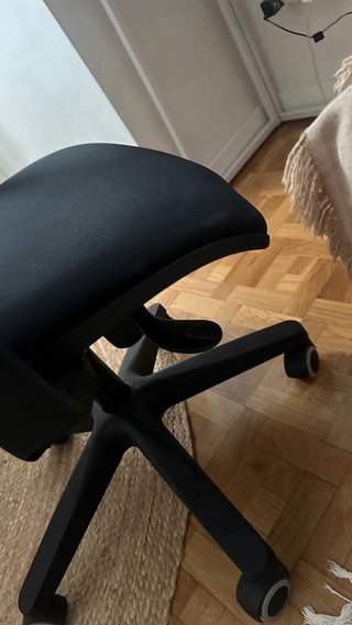 Silla de oficina ergonómica negra