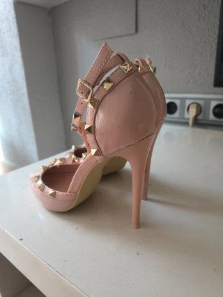 Zapatos de tacón rosa y dorado talla 35