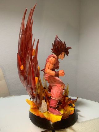Figura Goku Kaioken 38cm con base