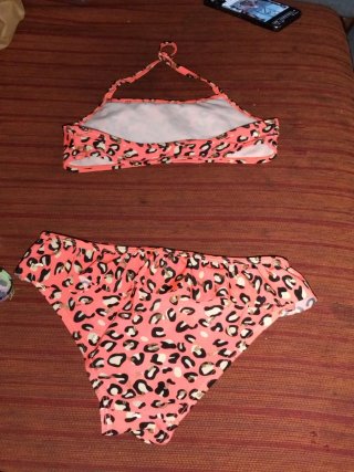 Bikini estampado leopardo coral  no tiene marca