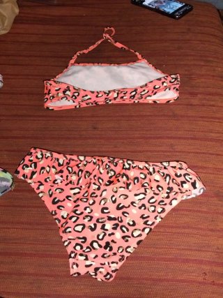 Bikini estampado leopardo coral  no tiene marca