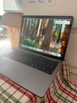 MacBook Pro 2018 SEMINUEVO (Batería 19 ciclos)