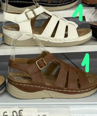 Sandalias de tiras blancas y marrones