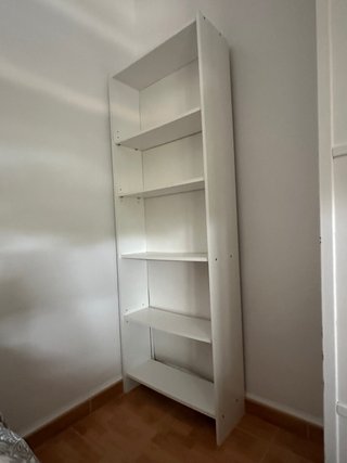 Estantería blanca de madera