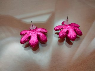 Pendientes flor fucsia ZARA. Sin estrenar