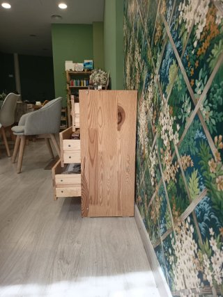 Cómoda de madera con 3 cajones