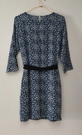 Vestido corto H&M estampado azul y negro Talla 34