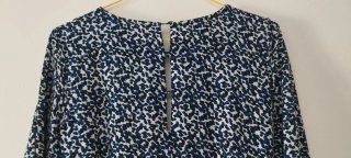 Vestido corto H&M estampado azul y negro Talla 34