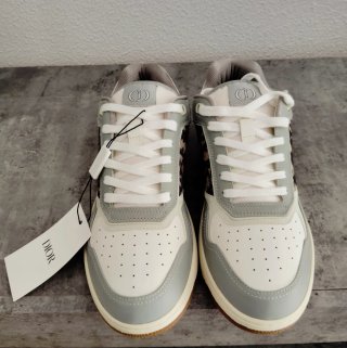 Zapatillas Dior grises y blancas