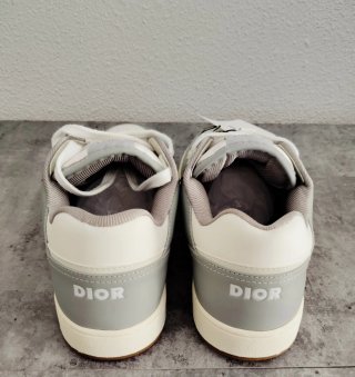 Zapatillas Dior grises y blancas