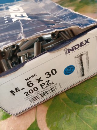 Pernos metálicos para fijación