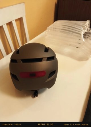 Casco Patinete Eléctrico con Luces y Cargador