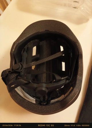 Casco Patinete Eléctrico con Luces y Cargador