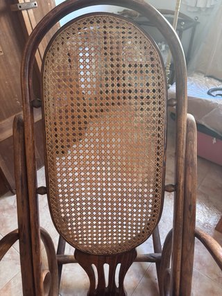 Mecedora vintage de madera y cuero