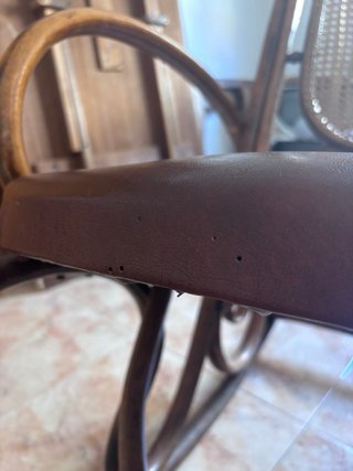 Mecedora vintage de madera y cuero