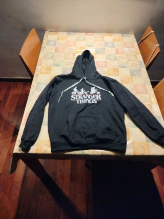 Sudadera Stranger Things Negra nueva