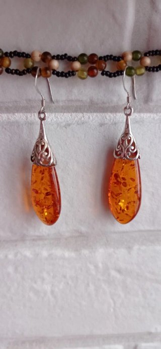 Pendientes, lágrimas de plata y ámbar.