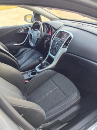 Opel AstraJ 2010