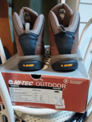 Botas de montaña marrones