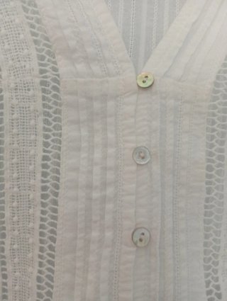 Top blanco sin mangas con volantes
