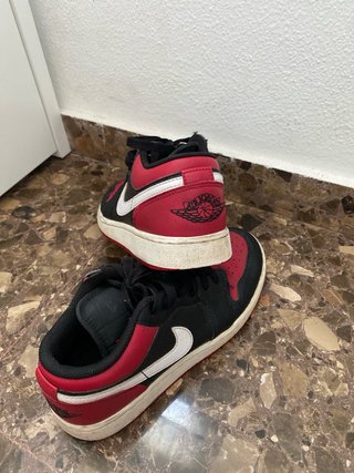 Zapatillas Nike Air Jordan Negras y Rojas