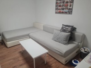 Sofá modular gris y blanco