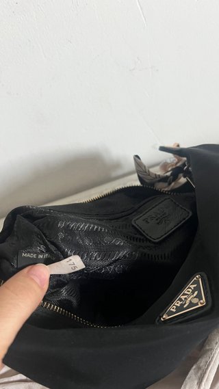 Borsa Prada in nylon nero italiano