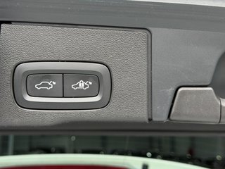 VOLVO XC60 2.0 T6 AWD Recharge Ultimate Dark Auto