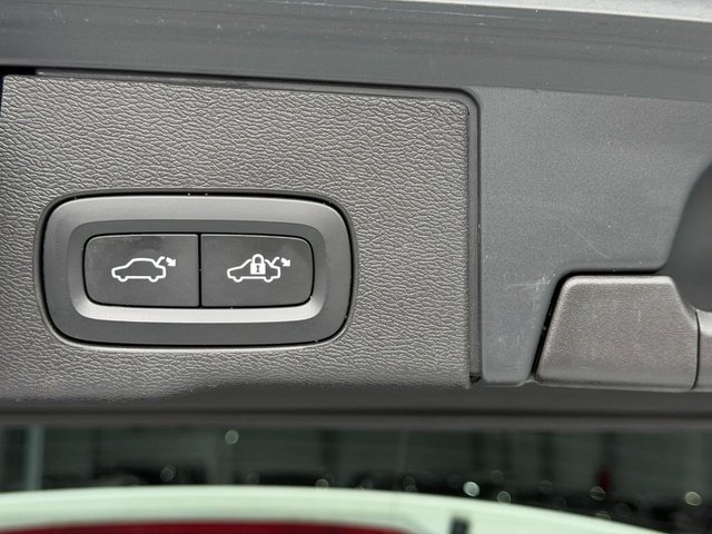 VOLVO XC60 2.0 T6 AWD Recharge Ultimate Dark Auto